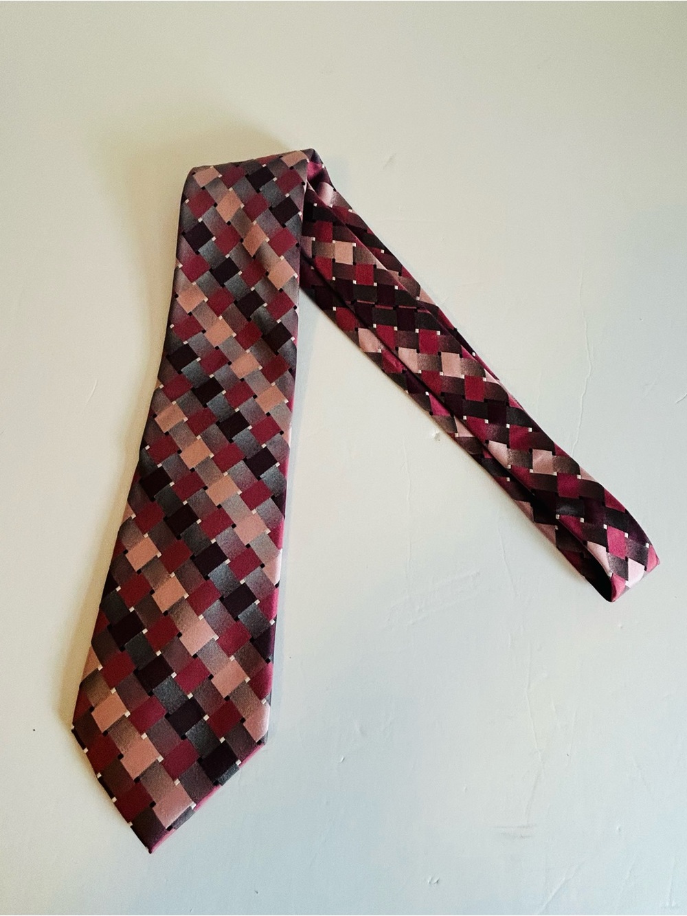 Van Heusen Silver and Pink Geometric Silk Tie